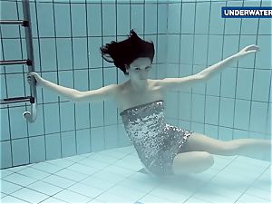 showcasing bright tits underwater makes everyone crazy
